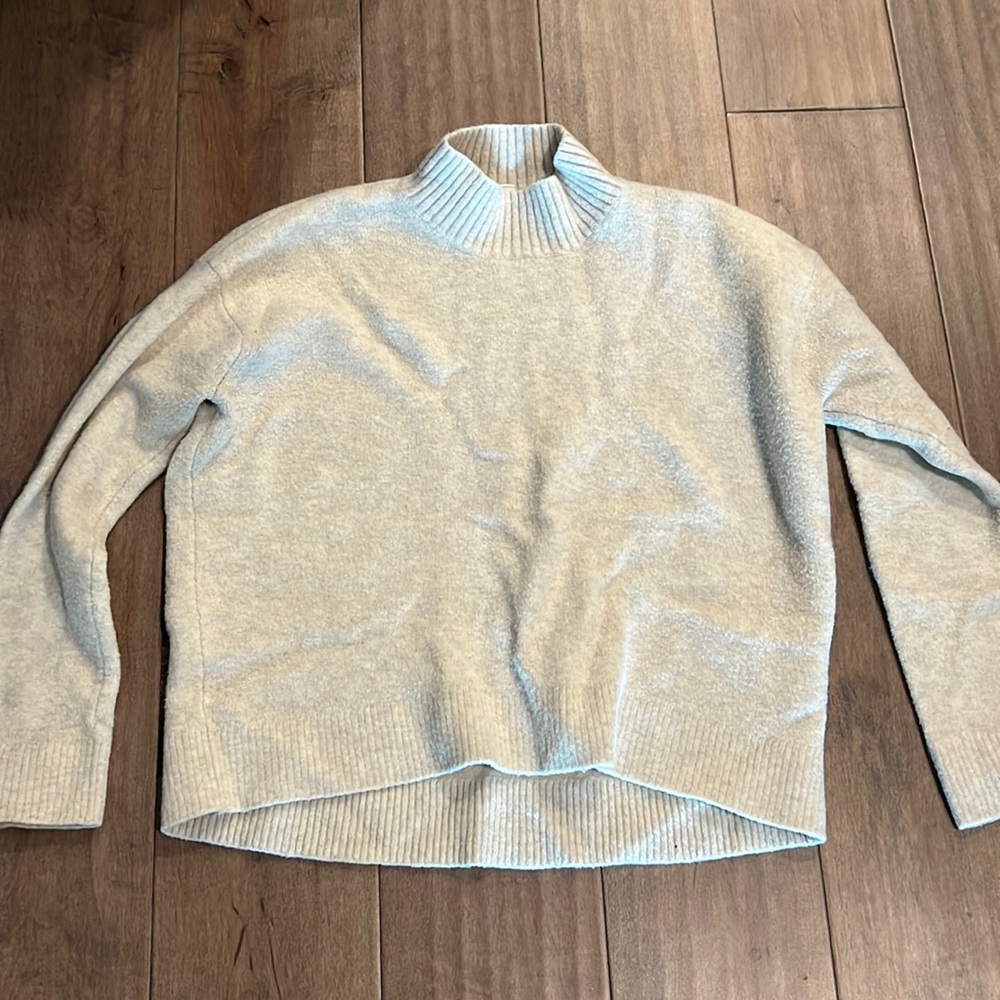 Uniqlo Women’s sweater Size small